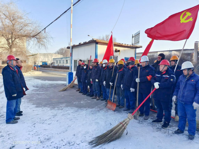 物產(chǎn)工投公司黨委開展“節(jié)前環(huán)境大整治、干干凈凈過大年”環(huán)境衛(wèi)生整治主題黨日活動