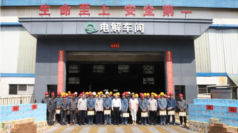 青海省總工會(huì)深入基層一線為員工“送清涼”